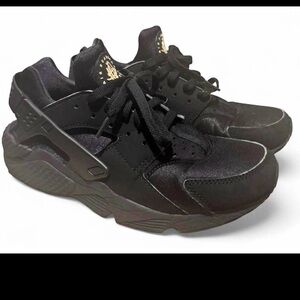 Men’s black Nike huarache trainers size 8